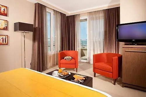 Hotel Tiber Φιουμιτσίνο 4*,