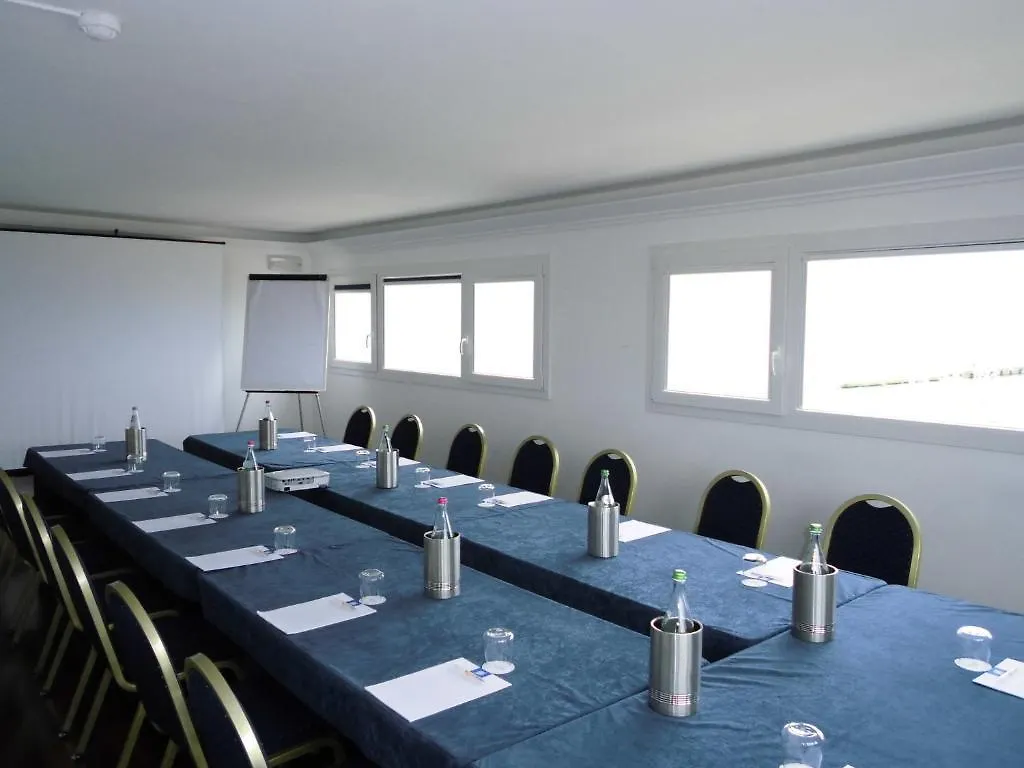 Hotel Tiber Φιουμιτσίνο 4*,