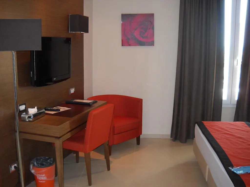 Hotel Tiber Φιουμιτσίνο