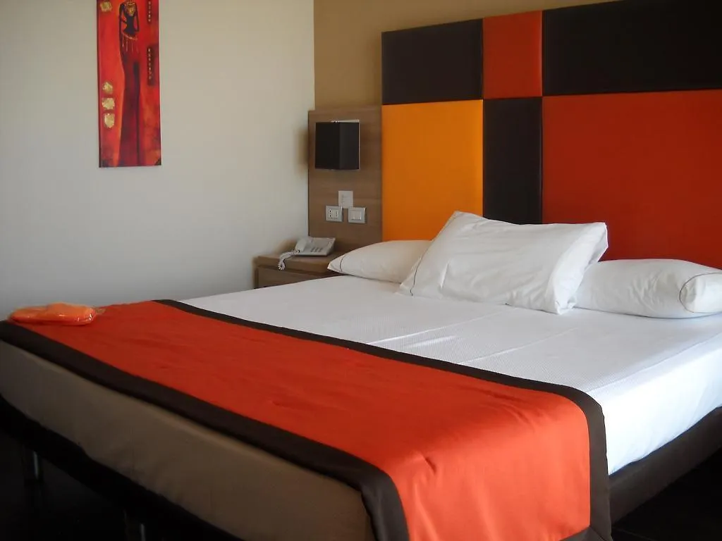 Hotel Tiber Φιουμιτσίνο